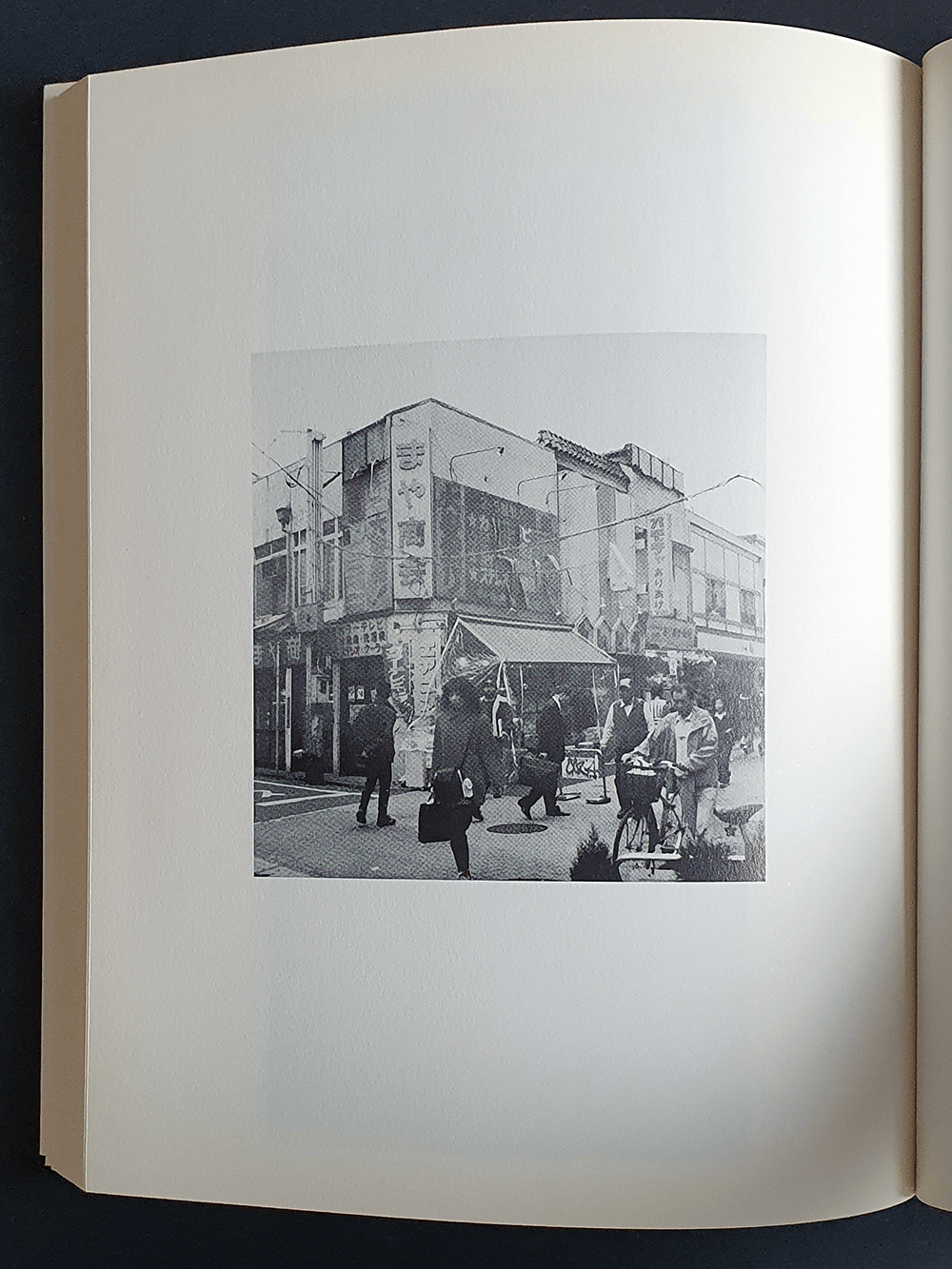 Daido Moriyama_passage_p6 Daido Moriyama_passage_p6