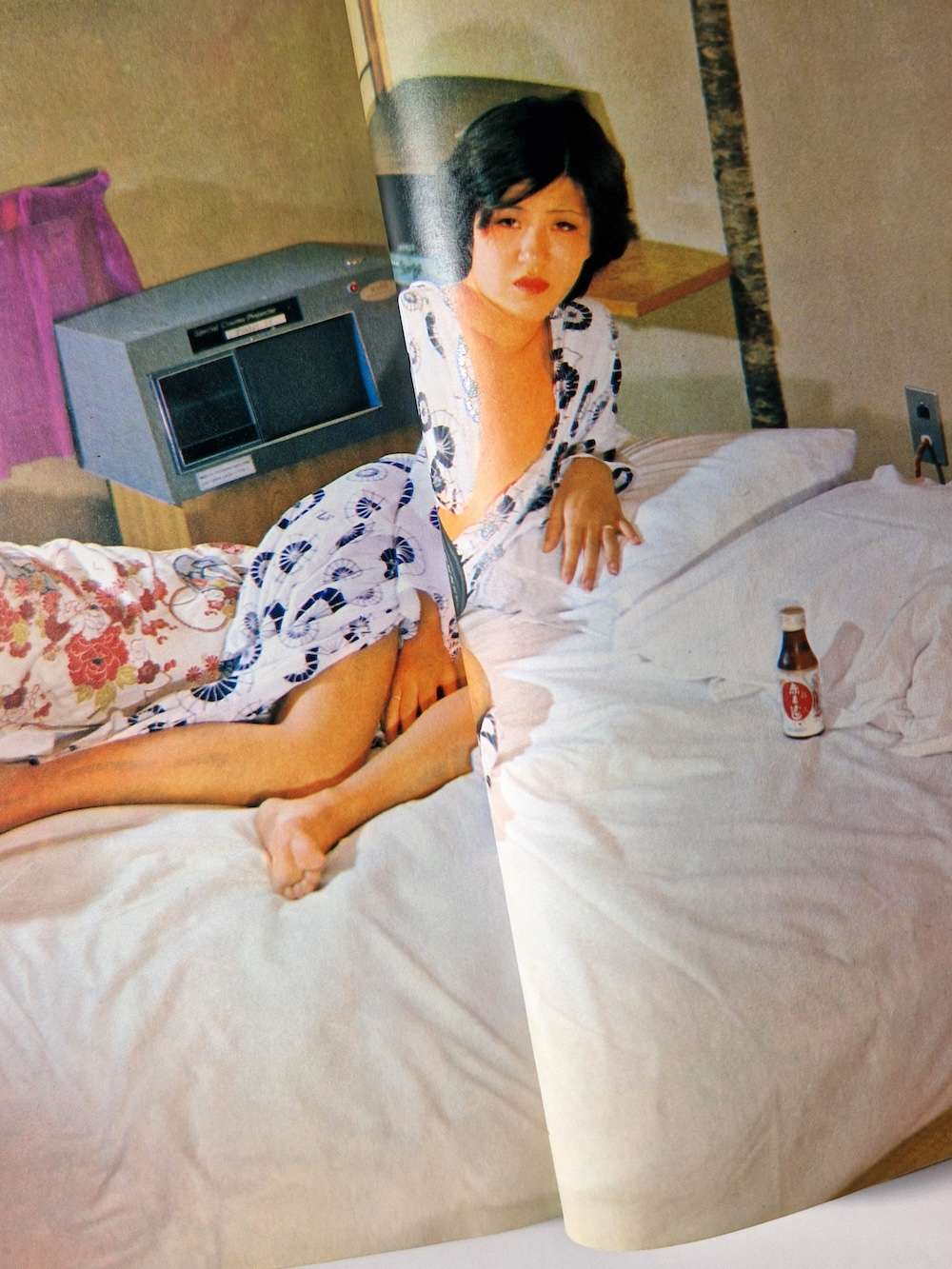 ekisha joyu tachi signed nobuyoshi araki white 2