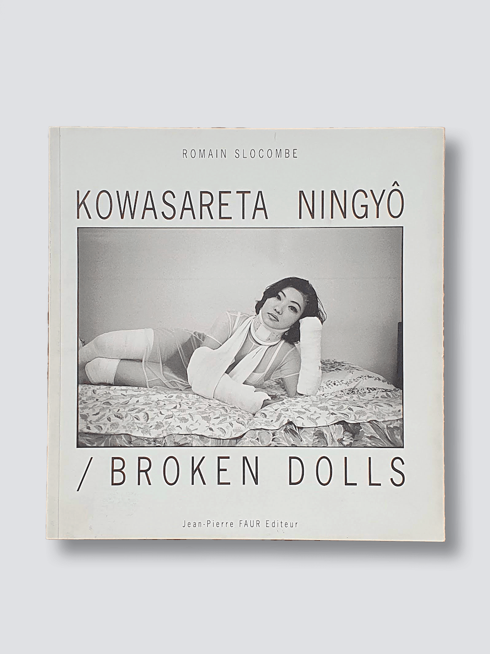 Broken dolls Romain Slocombe white cover Broken dolls Romain Slocombe white cover